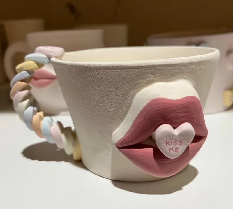 Kiss-me lips cup before firing